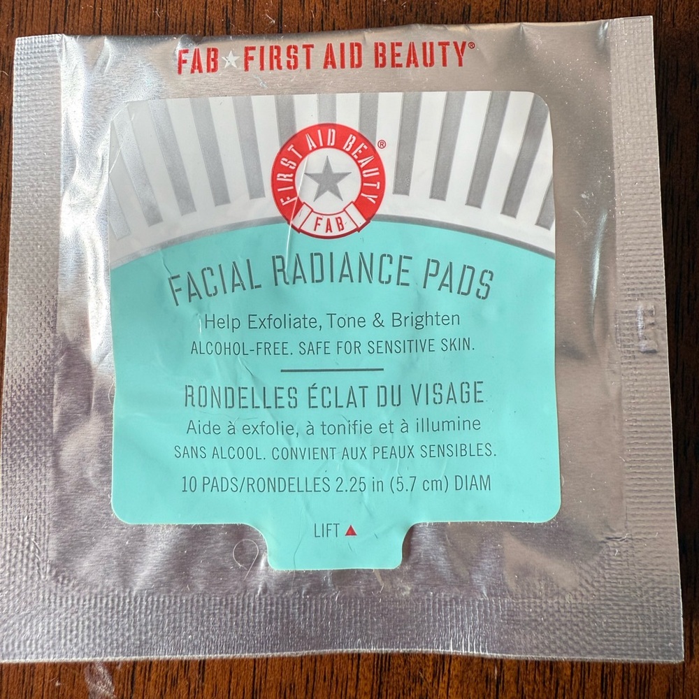 First Aid Beauty Facial Radiance Pads - Red and White